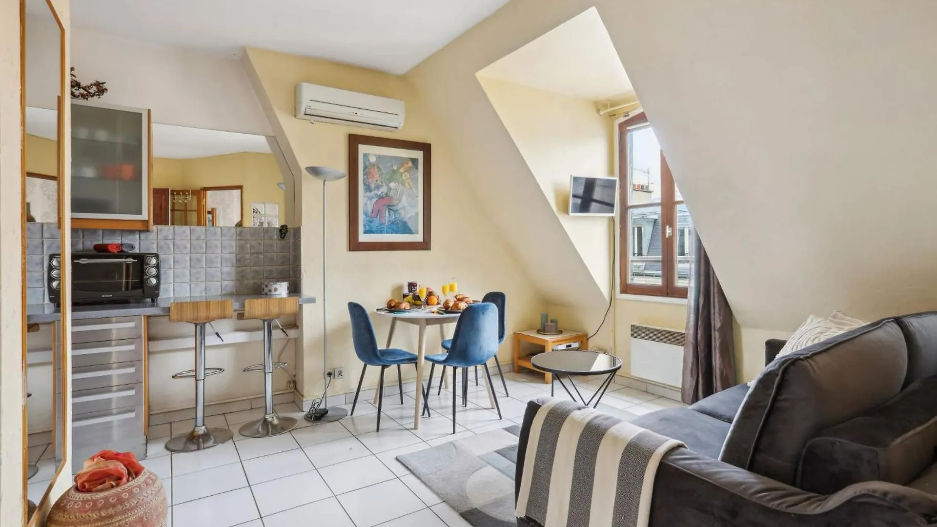 Apartment Eiffel Tower & Faubourg - 1br - Cityapartmentstay Paris